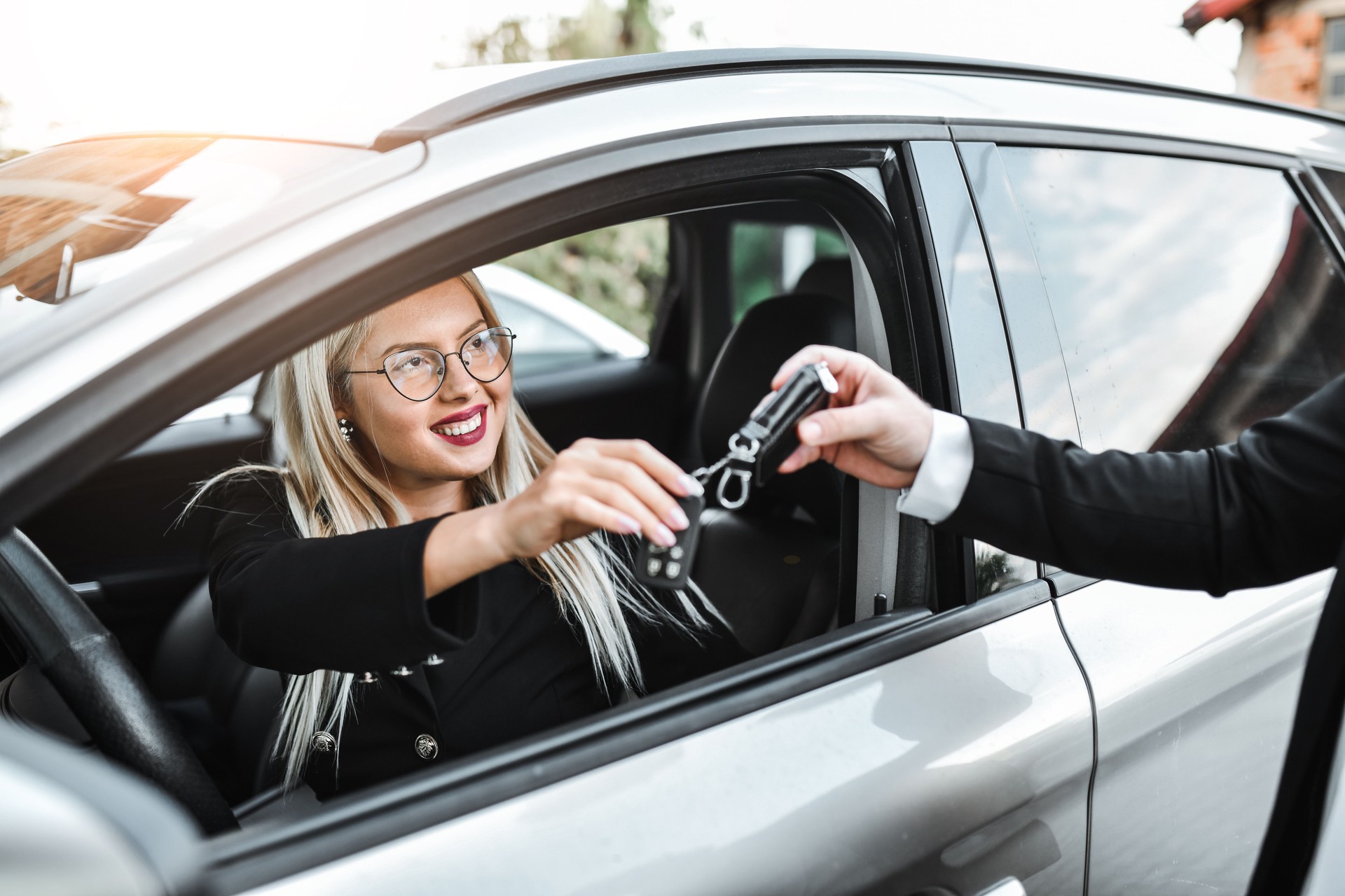 Businesswoman Offering Her Car Keys To Valet